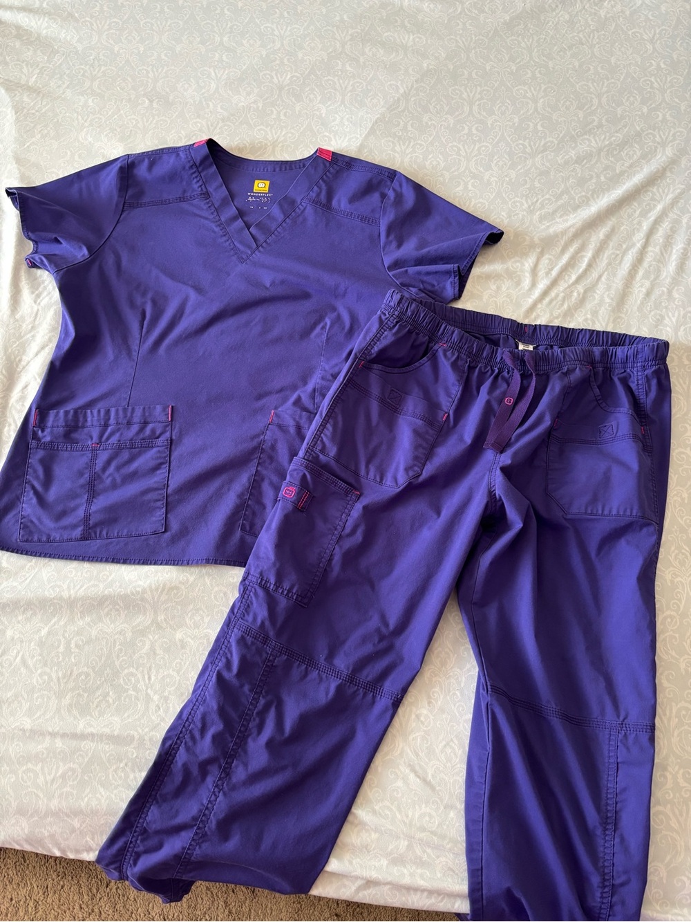WonderWink Women's Purple V-Neck Scrub Top & Drawstring Pants